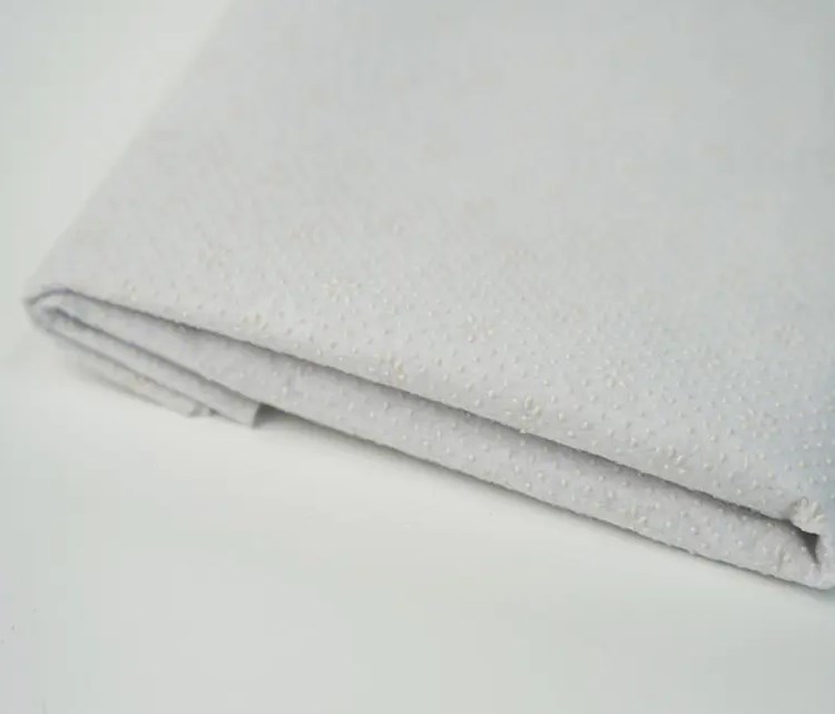 Hvorfor er sklisikre tepper i ferd med å bli et viktig valg for moderne hjem?